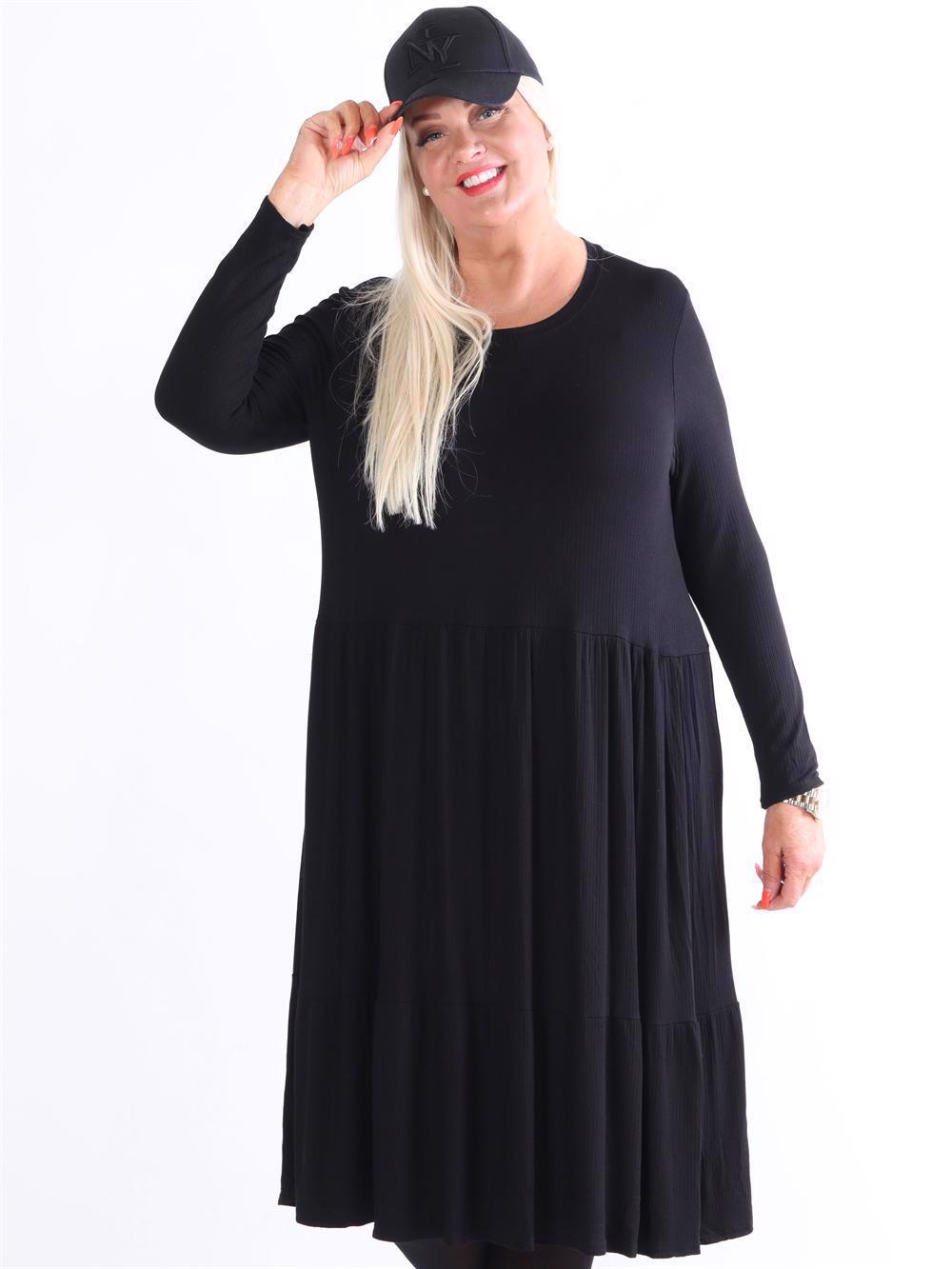 Aika - Lång klänning i stretchigt mjukt tyg